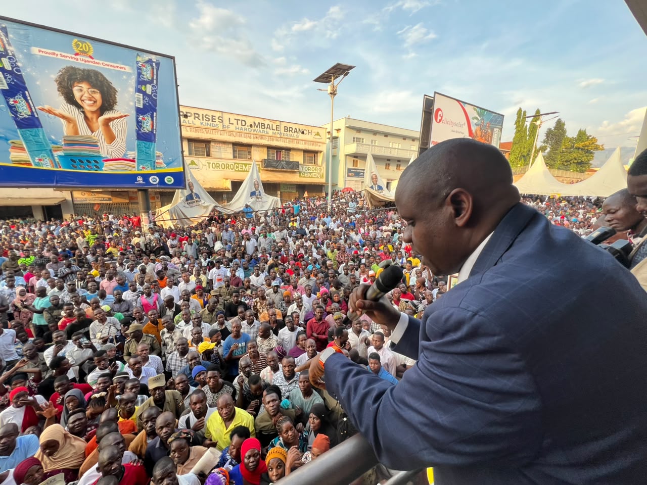 We are LIVE at Mbale Central Market in Mbale City.