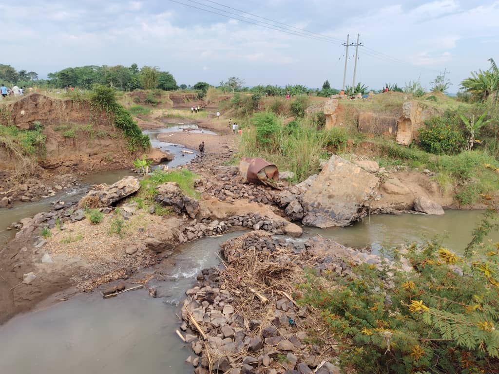 Hon. Balaam Visits Collapsed Manafwa Bridge in Butaleja After Residents’ Outcry