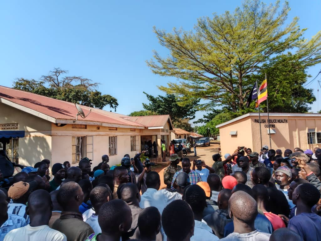RESIDENTS OF PALLISA INTERCEPT MINISTER BALAAM, DEMAND ACTION ON CORRUPTION