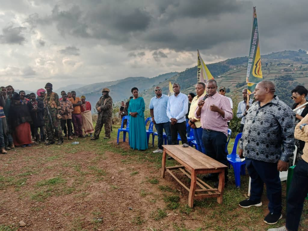 HON. BALAAM MEETS MUFUMBA VILLAGE RESIDENTS OVER IRON ORE COMPENSATION CRISIS